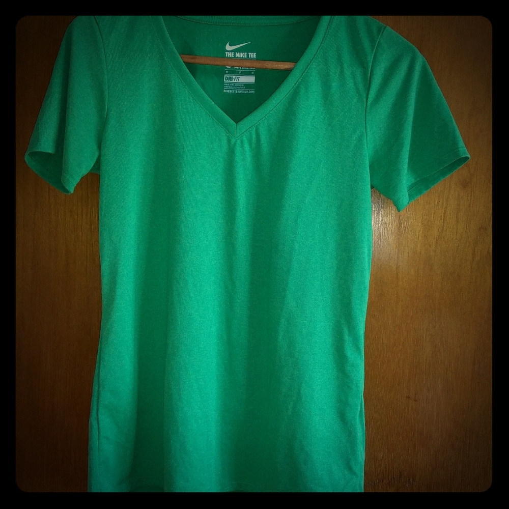 Nike Dri-Fit Tee size M